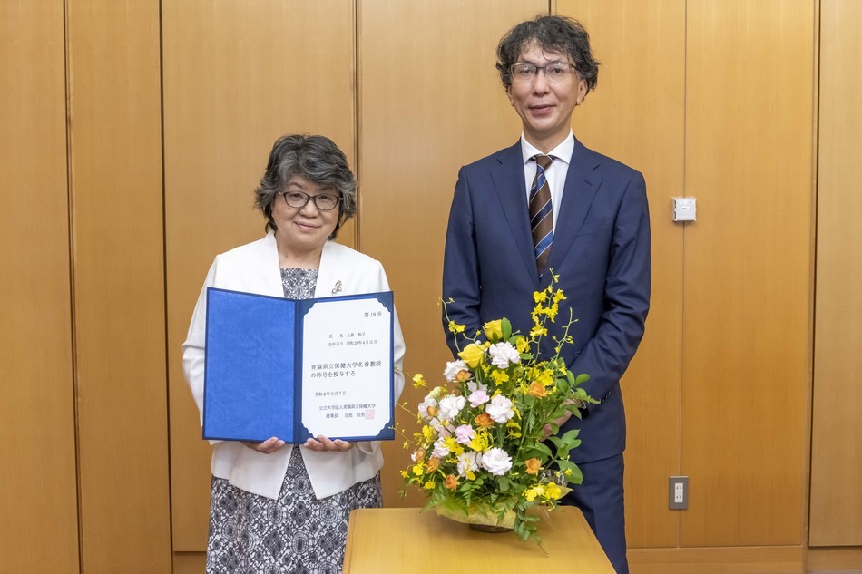 吉池学長と上泉名誉教授